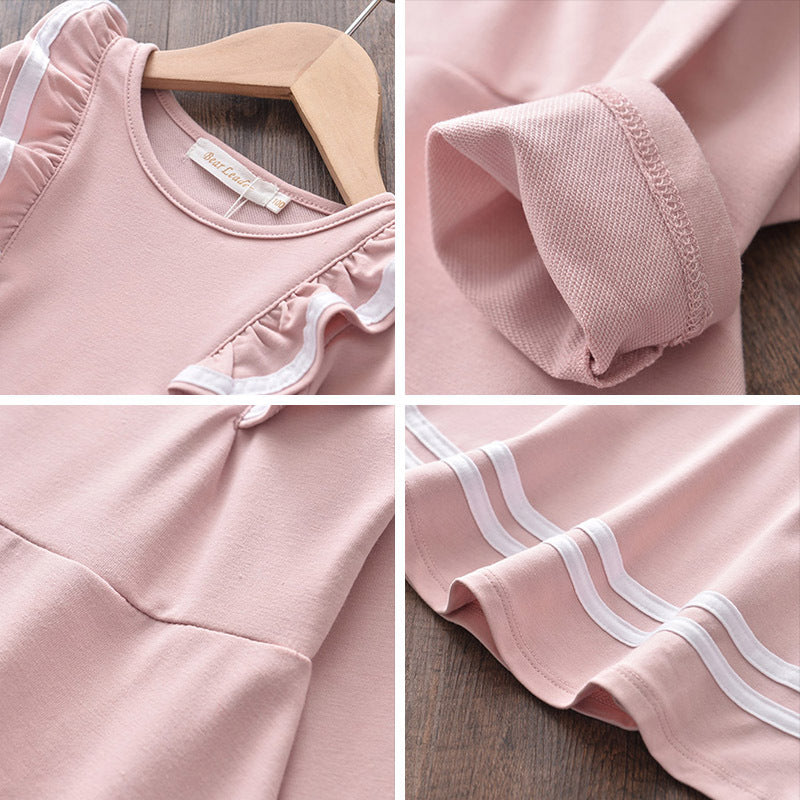 A girl's skirt with lotus leaf lace