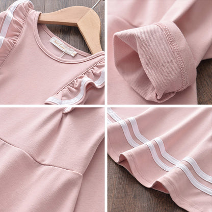 A girl's skirt with lotus leaf lace