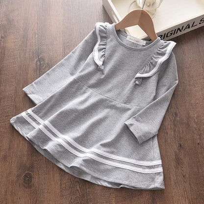 A girl's skirt with lotus leaf lace