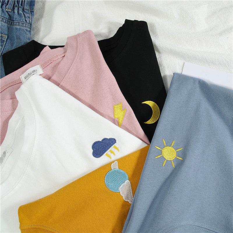 A super - sleeved black cec top for autumn