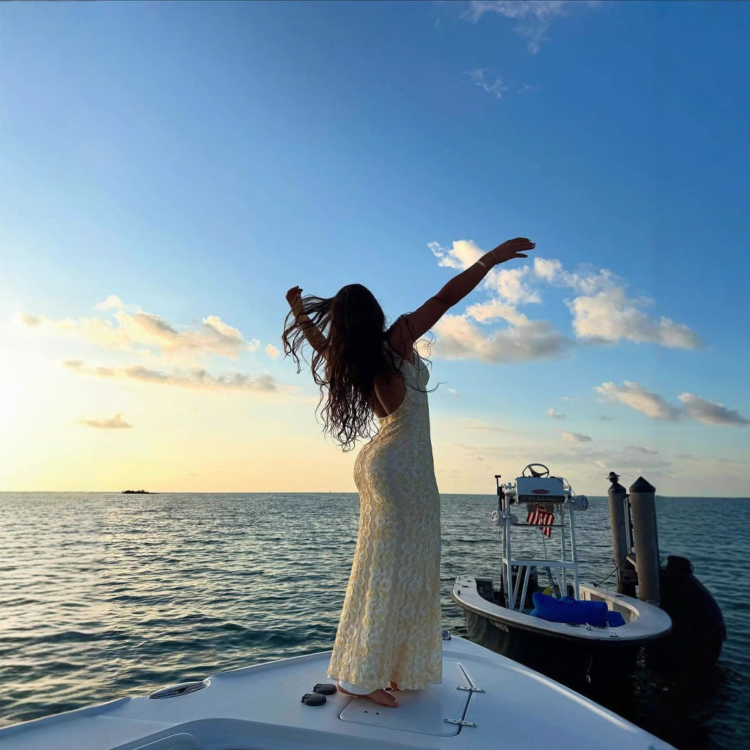 Popular Holiday V-neck Backless Slim Fit Hip Lace Dress