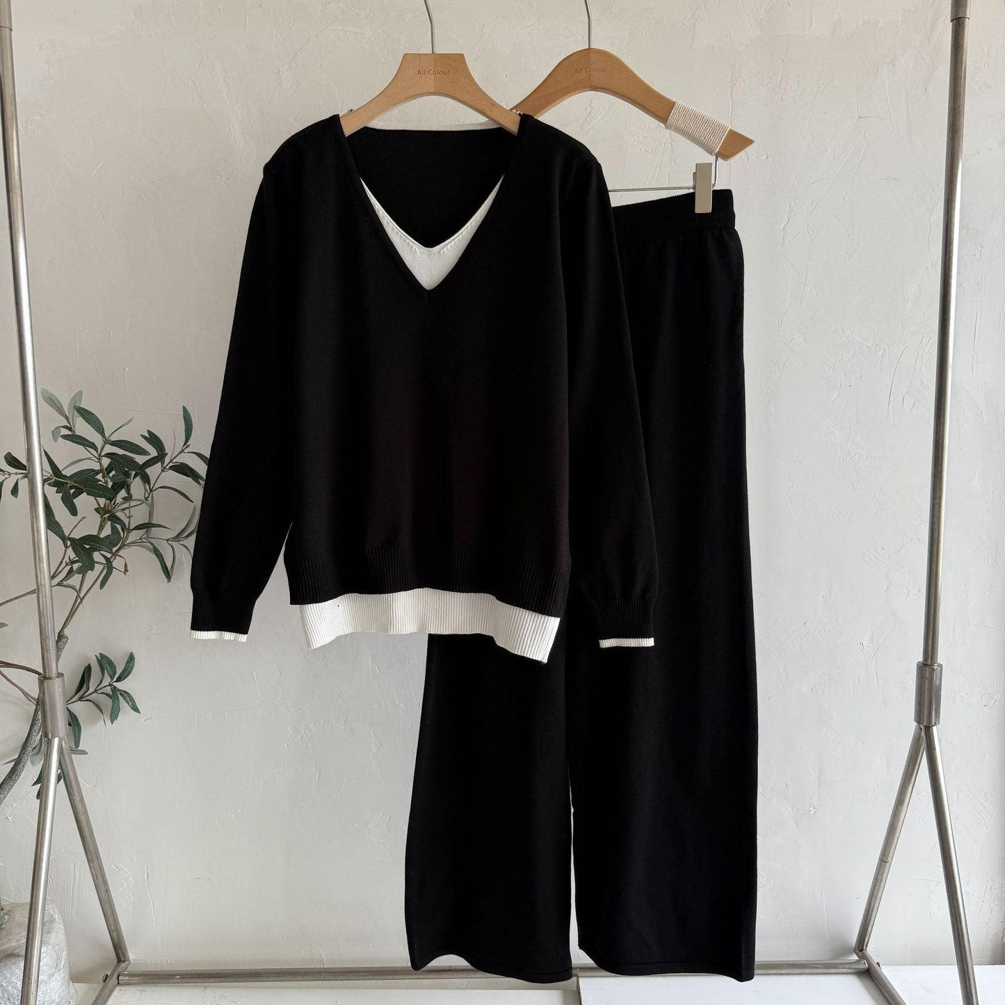 Autumn Winter Retro Fake Two-piece V-neck Fashion Knitwear Top